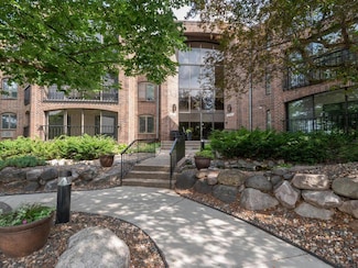 8430 Pennsylvania Rd Unit 313, Bloomington, MN 55438