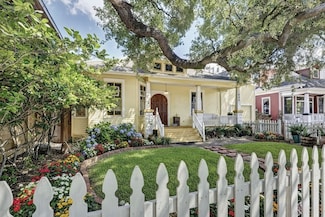 836 Allston St, Houston, TX 77007