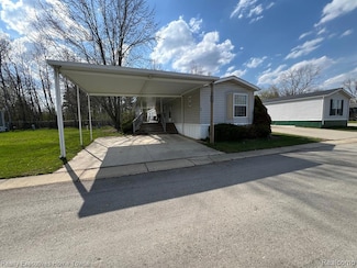 7168 Mapleview Cir W, Brown City, MI 48416