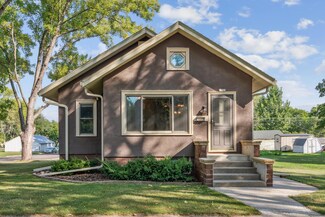 1507 11th St E, Glencoe, MN 55336