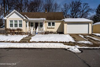 2 Lark St, Schenectady, NY 12302