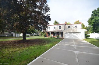 202 Green Hill Dr, Tallmadge, OH 44278