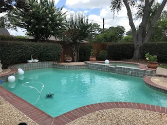 127 Parliament Dr, Houston, TX 77034