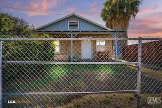 12 Fairfax Rd, Bakersfield, CA 93307