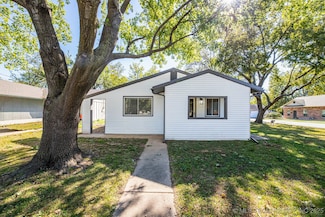 1325 W Quarles St, Claremore, OK 74017