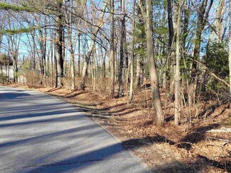 8 Woodhenge Cir, Londonderry, NH 03053