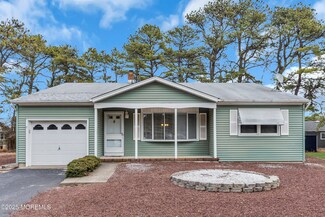 33 Brookfield Ct, Toms River, NJ 08757
