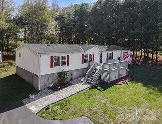 62 Largo Ln, Hendersonville, NC 28792