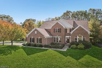 15 Oak Ln, Green Brook, NJ 08812