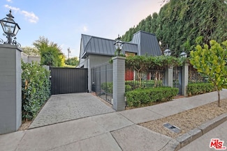 9044 Elevado St, West Hollywood, CA 90069