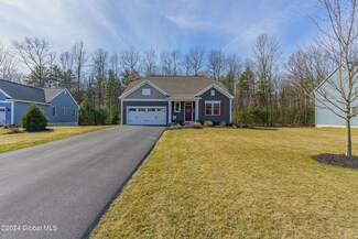 32 Greenbrier Way, Halfmoon, NY 12065