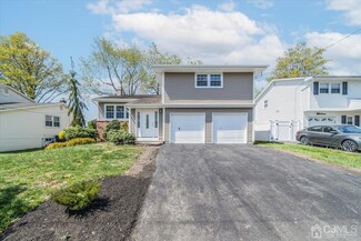 735 Chalet Dr, Woodbridge, NJ 07095