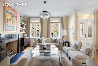 310 W 11th St, New York, NY 10014