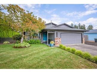 19637 NE Holladay St, Portland, OR 97230