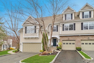 44 Woodcrest Ln Unit 44, Danbury, CT 06810