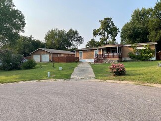 4210 E Fairhaven Cir, Wichita, KS 67210