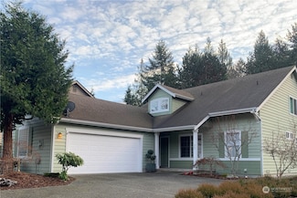 37 Mckenzie Ln, Port Ludlow, WA 98365
