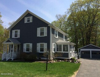8 Maple St, Lenox, MA 01240