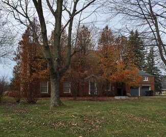 708 S Elm St, Three Oaks, MI 49128