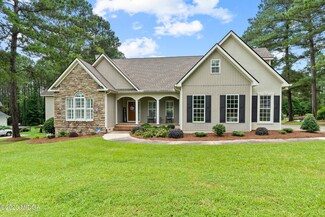 160 Hidden Lakes Dr, Gray, GA 31032