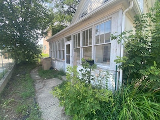 508 Summit Dr, Minot, ND 58701