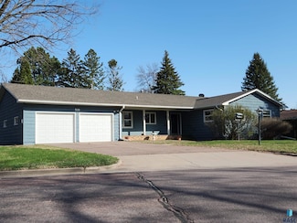 518 Sunset Dr, Dell Rapids, SD 57022