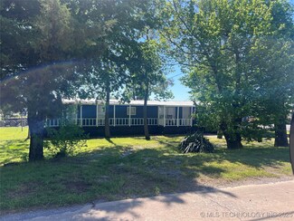 127 S Main St, Savanna, OK 74565