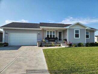 4352 Thomas St, Grand Island, NE 68803