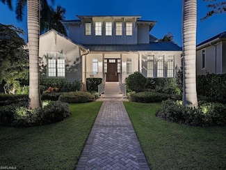 141 9th Ave S, Naples, FL 34102