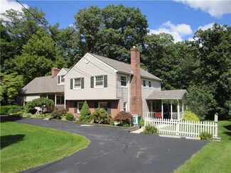 341 E Judy Lynn Dr, Farrell, PA 16121