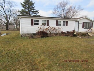 513 N Tucker St, Mentone, IN 46539