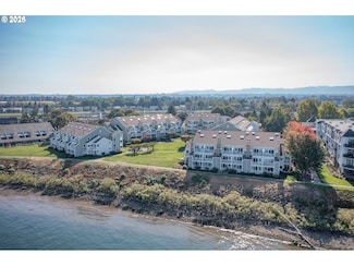 211 N Hayden Bay Dr Unit 211, Portland, OR 97217