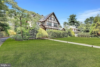 51 N Evergreen Ave, Woodbury, NJ 08096