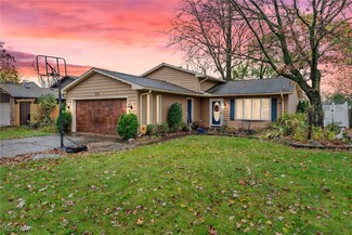 624 Bowling Green Cir, Elyria, OH 44035