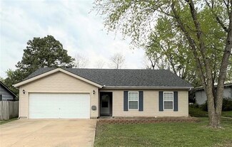 208 Salem Ave, Knob Noster, MO 65336