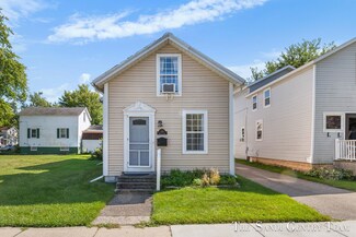 428 Monroe Ave, Grand Haven, MI 49417