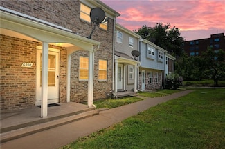 6208 E 129th St, Grandview, MO 64030