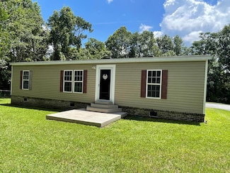 601 Auburn Rd, Glennville, GA 30427