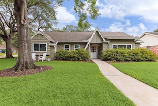 10050 Locke Ln, Houston, TX 77042