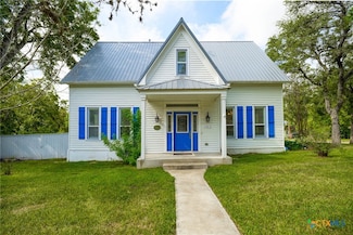 1322 N Avenue F, Shiner, TX 77984