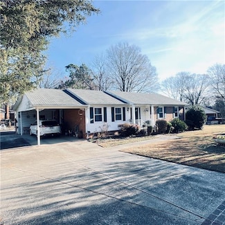 1901 Alderwood Dr, Greensboro, NC 27409