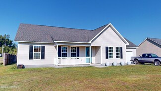 367 9 Mile Rd, Maple Hill, NC 28454