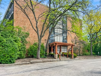 1833 Four Lakes Ave Unit 2A, Lisle, IL 60532