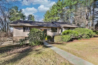 125 Lille Rd, Nashua, NH 03062