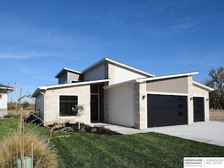 6026 N 280th Cir, Valley, NE 68064