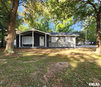 701 Lickliter St, Benton, IL 62812