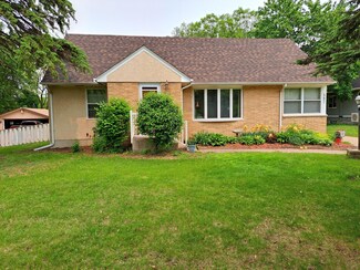 487 Roselawn Ave E, Saint Paul, MN 55117