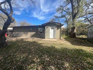 302 S Stewart Dr, Haysville, KS 67060