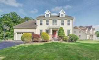 39 Independence Cir, Middlebury, CT 06762