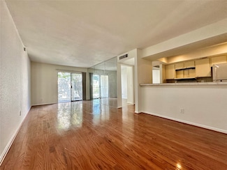 2832 S Bartell Dr Unit 26D, Houston, TX 77054